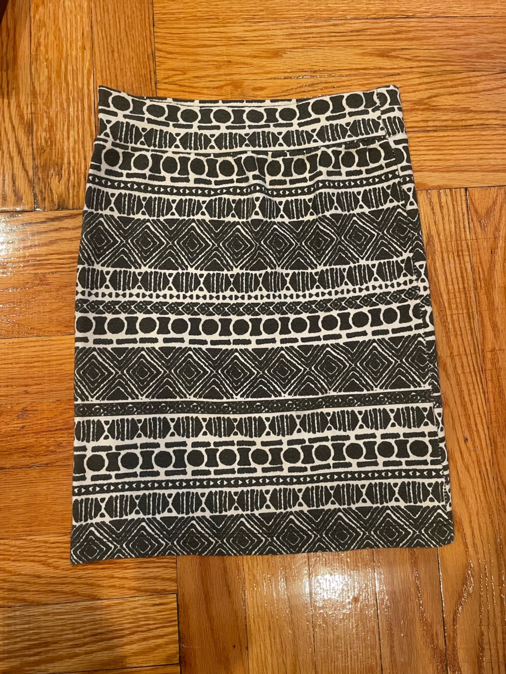 Brandy Melville Black and White Geometric Pencil Skirt